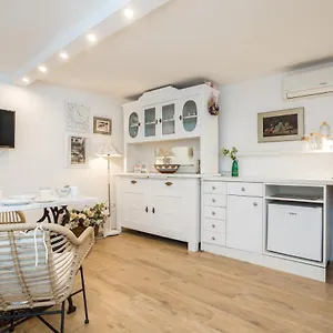 Appartamento Charming At House Rustica With Terrace And Nearby Parking, Punat